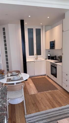 Stylish Apartment with Canal Saint-Martin view