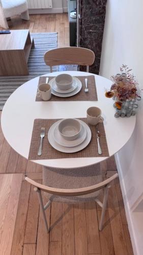 Stylish Apartment with Canal Saint-Martin view
