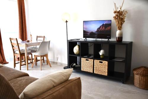 Charmant 1-Bedroom Apartment - Parking - 4 People - 3 Minutes to Point Zéro Beach