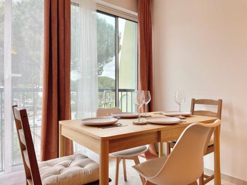 Charmant 1-Bedroom Apartment - Parking - 4 People - 3 Minutes to Point Zéro Beach