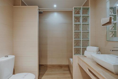 a bathroom with a toilet and a sink at Apartamentos Borda D´Agua in Albufeira