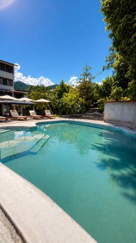 a large swimming pool with blue water at Cerro Verde in San Ramón