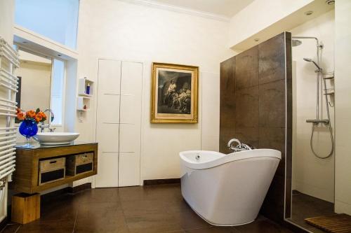 Stylish loft, premium location, 120sqm, 3 Br, AC