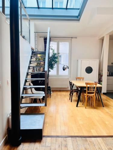 Stylish loft, premium location, 120sqm, 3 Br, AC