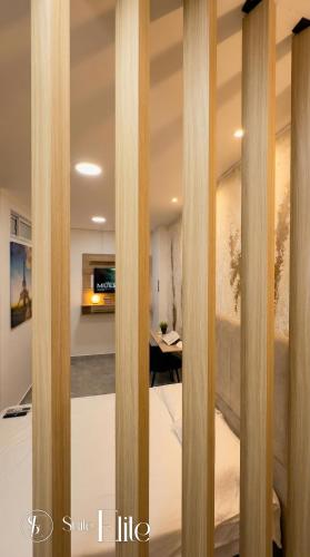 a room with sliding glass doors with a table at Suites Privadas - Elite Valledupar, Cerca CC Guatapurí y Rio Guatapurí in Valledupar