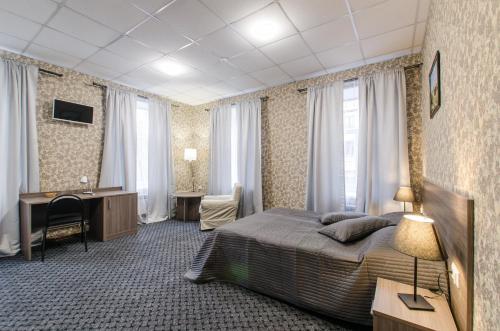 Кровать или кровати в номере 338 Отель на Мира 