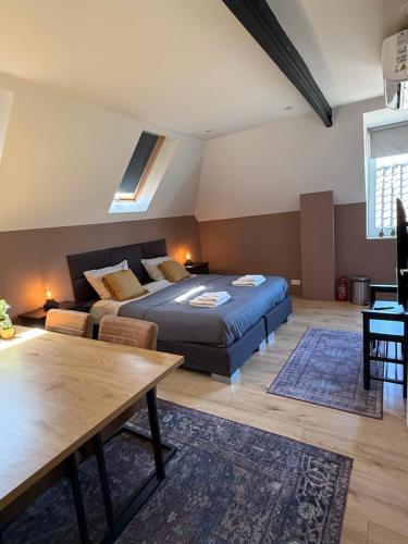 a large bedroom with a bed and a table at D10 Apartments in Breda