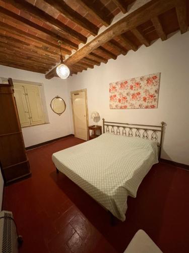 a bedroom with a bed in a room at La Benabbiana in Bagni di Lucca