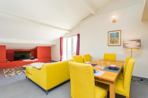 HISTORICAL CENTER 70 sqm SEAVIEW PALAIS