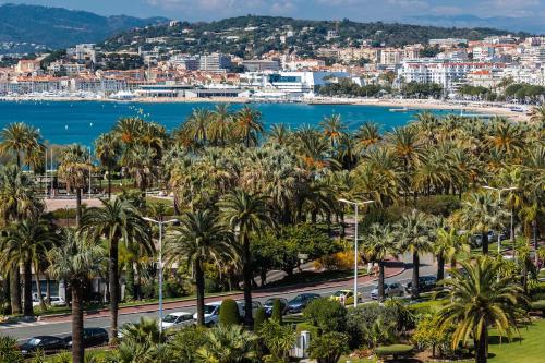 HISTORICAL CENTER 70 sqm SEAVIEW PALAIS