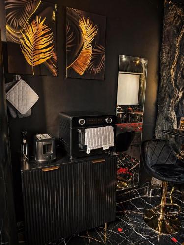 a room with a radio and a mirror at Obsidian Suite Love Room in Triel-sur-Seine