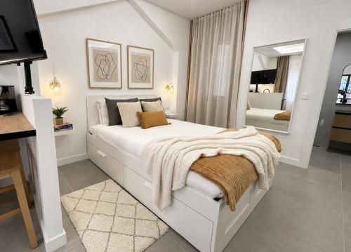 Foto Loft Las Alpujarras - Torremolinos Centro, a 6 minutos de la playa caminando 1