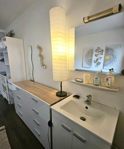 Studio Colmar breakfast shared bathroom