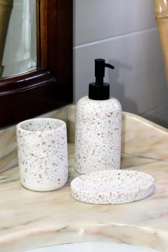 a bottle of soap and two paper towels on a counter at Casa do Maninho in Amarante