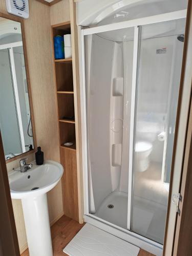 a bathroom with a shower and a sink at 9 Sea View Kessingland Beach Parkdean Resorts MIN 3 NIGHT STAY in Kessingland