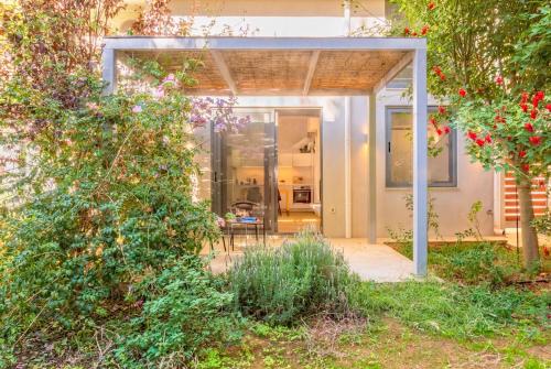 Cozy central garden flat