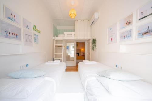 Wanderful Home - Travel Themed Apartment
