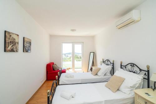 SEALUXE Apartments with Heated Pool and Sea View