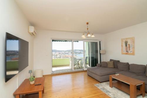 SEALUXE Apartments with Heated Pool and Sea View