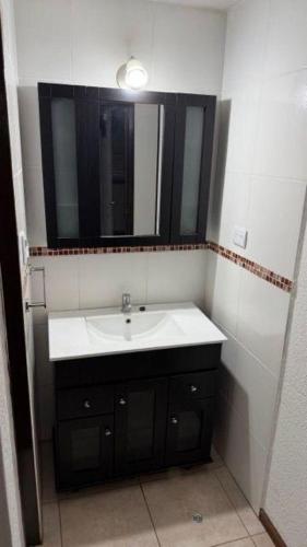 a bathroom with a sink and a mirror at Hostel All inclusive in Zárate