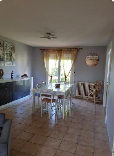 a dining room with a white table and chairs at Maison Treize vents in Treize-Vents