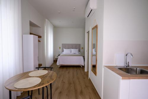 a kitchen with a table and a bed in a room at Hotel Boutique Alcazaba Salobreña in Salobreña