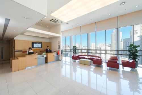 an office lobby with a view of the city at Ibis Ambassador Busan City Centre in Busan