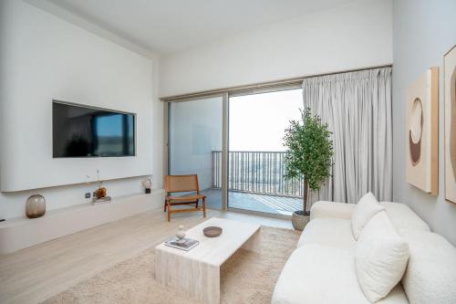 Modern 1-Bedroom Retreat in MBR City