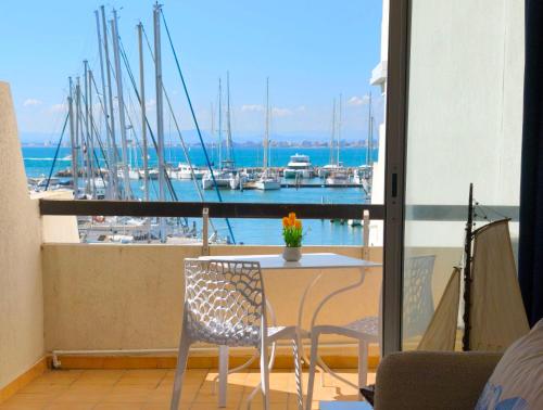 Adoya Plage Studio Vue mer et port Parking gratuit WiFi , Piscine, Tennis
