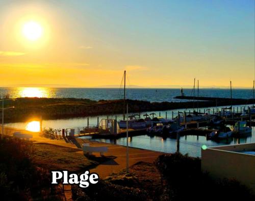 Adoya Plage Studio Vue mer et port Parking gratuit WiFi , Piscine, Tennis