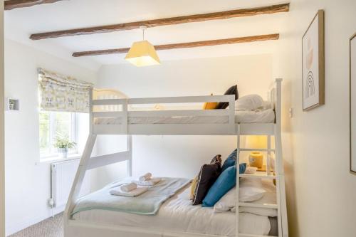 a bedroom with bunk beds in a room at 2 Bed in Shanklin oc-c36037 in Shanklin