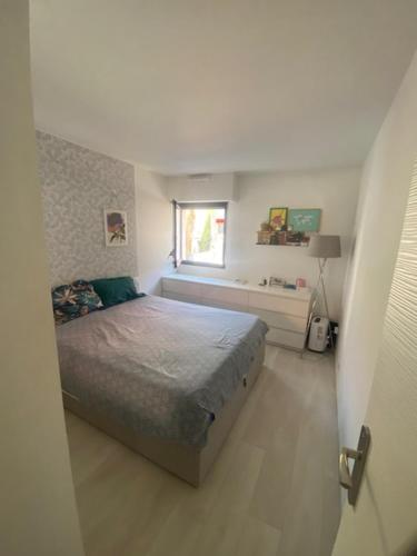 62 m2, T3, Palm Beach, sea view, wifi, 30 meters from beach