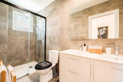 Cozy Ground-Floor 2BR Steps from Playa Mar Beach