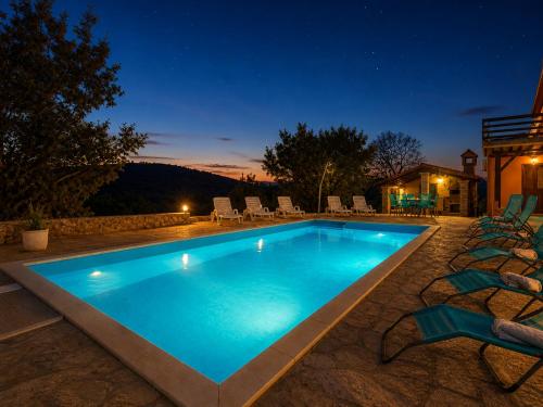 Apartment Luce - Pool & BBQ - peaceful and private retreat near Šibenik