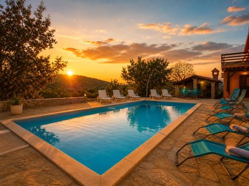 Apartment Luce - Pool & BBQ - peaceful and private retreat near Šibenik