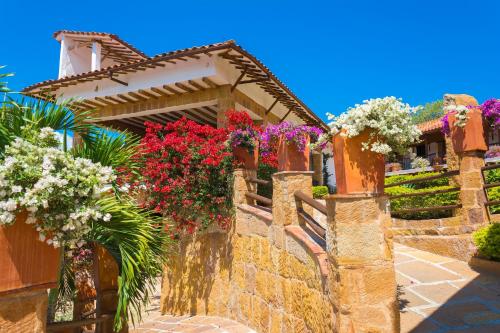 Hotel Hicasua y Centro de Convenciones — Property building