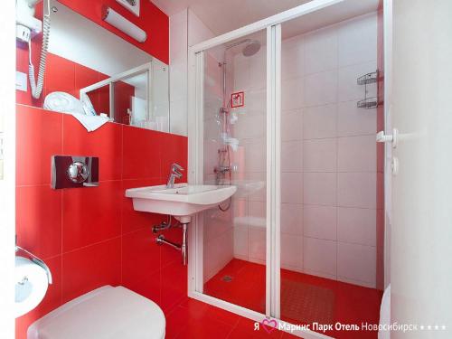 A bathroom at Marins Park Hotel Novosibirsk