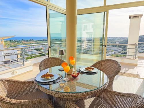 Luxshore - Sunset Penthouse with Panoramic Views