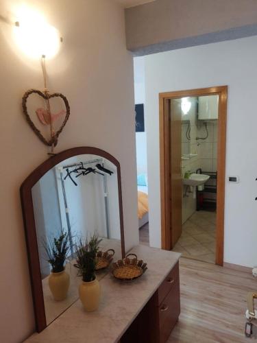 Apartments with parking space Omis - 25816
