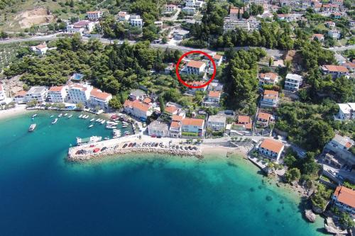 Apartments with parking space Mimice, Omis - 25938