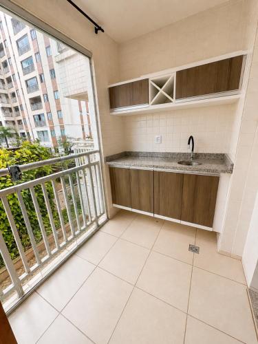 a kitchen with a sink and a large window at Apartamento perto do aeroporto e do estádio do mangueirão in Belém