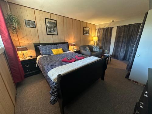 a bedroom with a large bed and a couch at Guesthouse Austria in Stewart