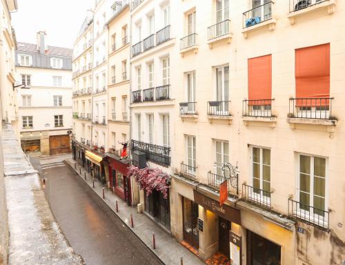 Grand Studio in the heart of St Germain