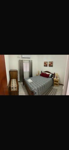 a bedroom with a bed and a coffee table at Cabaña Kuarahy in Empedrado