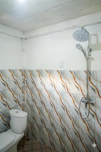 a bathroom with a shower and a toilet at Baruk Homestay in Katiet