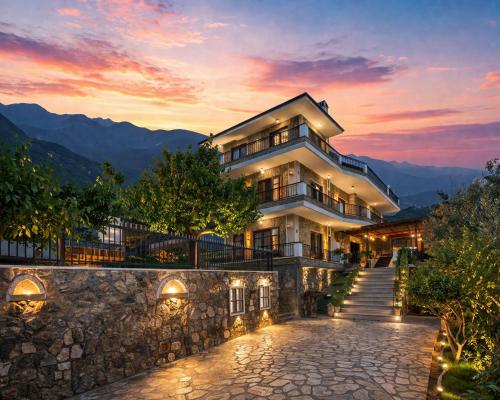 Dream Stone Holiday Bar Restaurant
