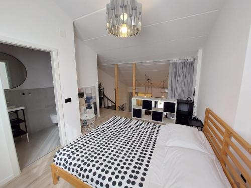 Gallery LUX Loft 75 m2, 2 Baths, 2 Mins to Sea