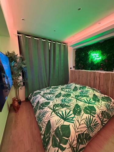 Love room - Jacuzzi - Netflix - Clim - 3min train station photo 3