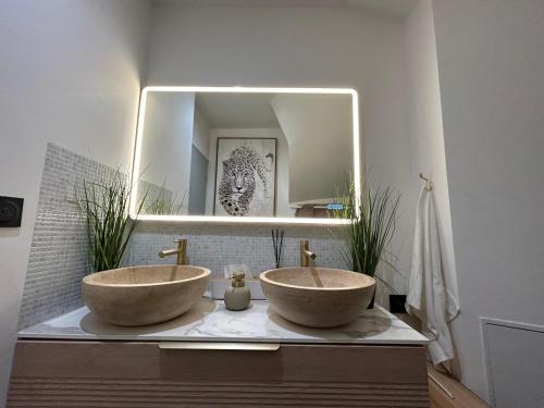 Love room - Jacuzzi - Netflix - Clim - 3min train station photo 8