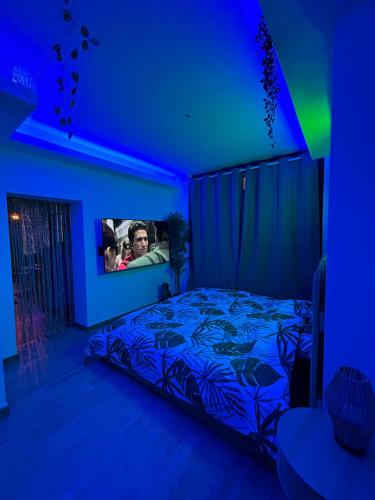 Love room - Jacuzzi - Netflix - Clim - 3min train station photo 17